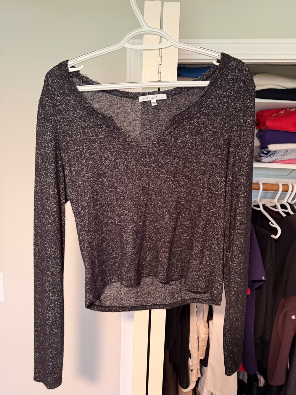 Women's Long-Sleeve V-Neck Heathered Black Top